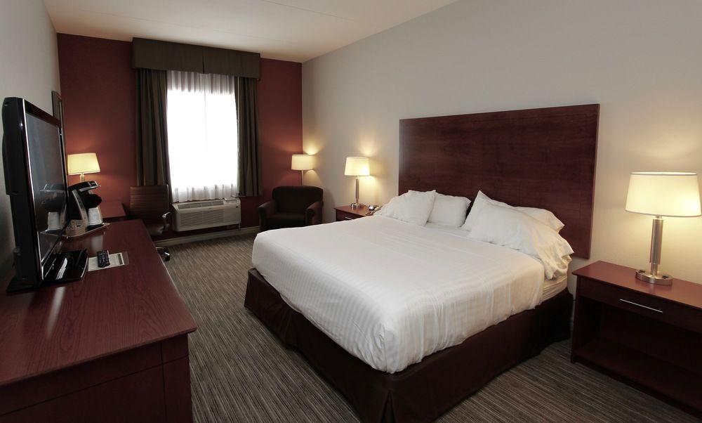 Holiday Inn Express Hotel & Suites 1000 Islands - Gananoque By Ihg Esterno foto