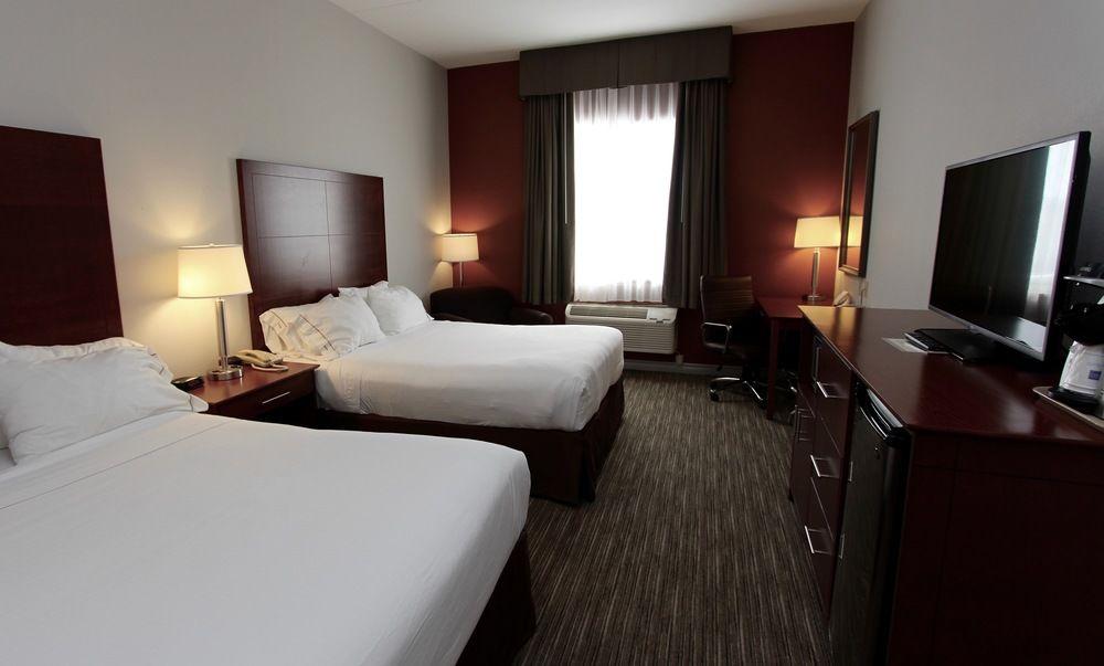 Holiday Inn Express Hotel & Suites 1000 Islands - Gananoque By Ihg Esterno foto