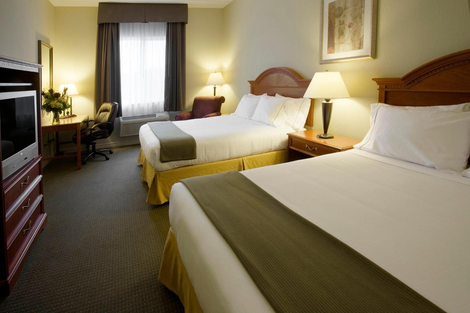 Holiday Inn Express Hotel & Suites 1000 Islands - Gananoque By Ihg Esterno foto