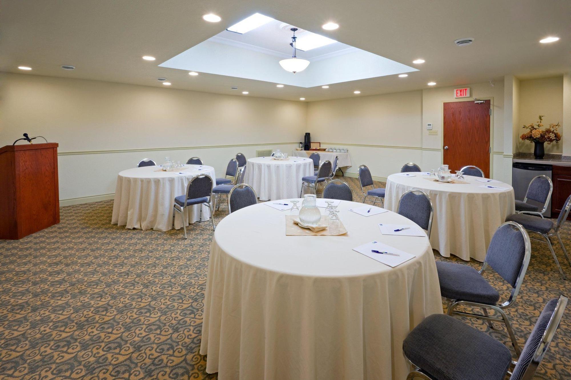 Holiday Inn Express Hotel & Suites 1000 Islands - Gananoque By Ihg Esterno foto