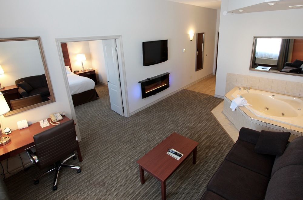 Holiday Inn Express Hotel & Suites 1000 Islands - Gananoque By Ihg Esterno foto