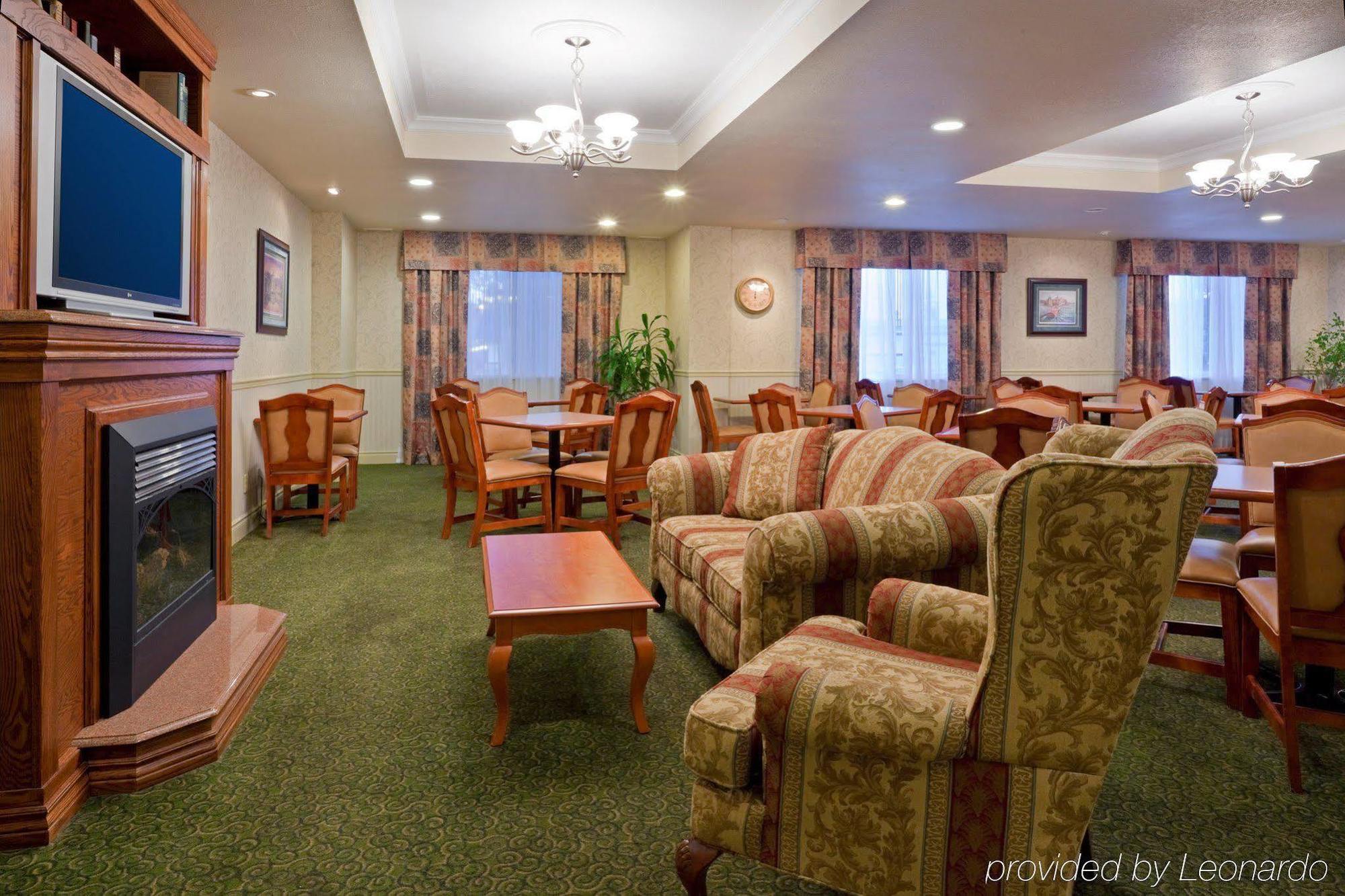 Holiday Inn Express Hotel & Suites 1000 Islands - Gananoque By Ihg Esterno foto