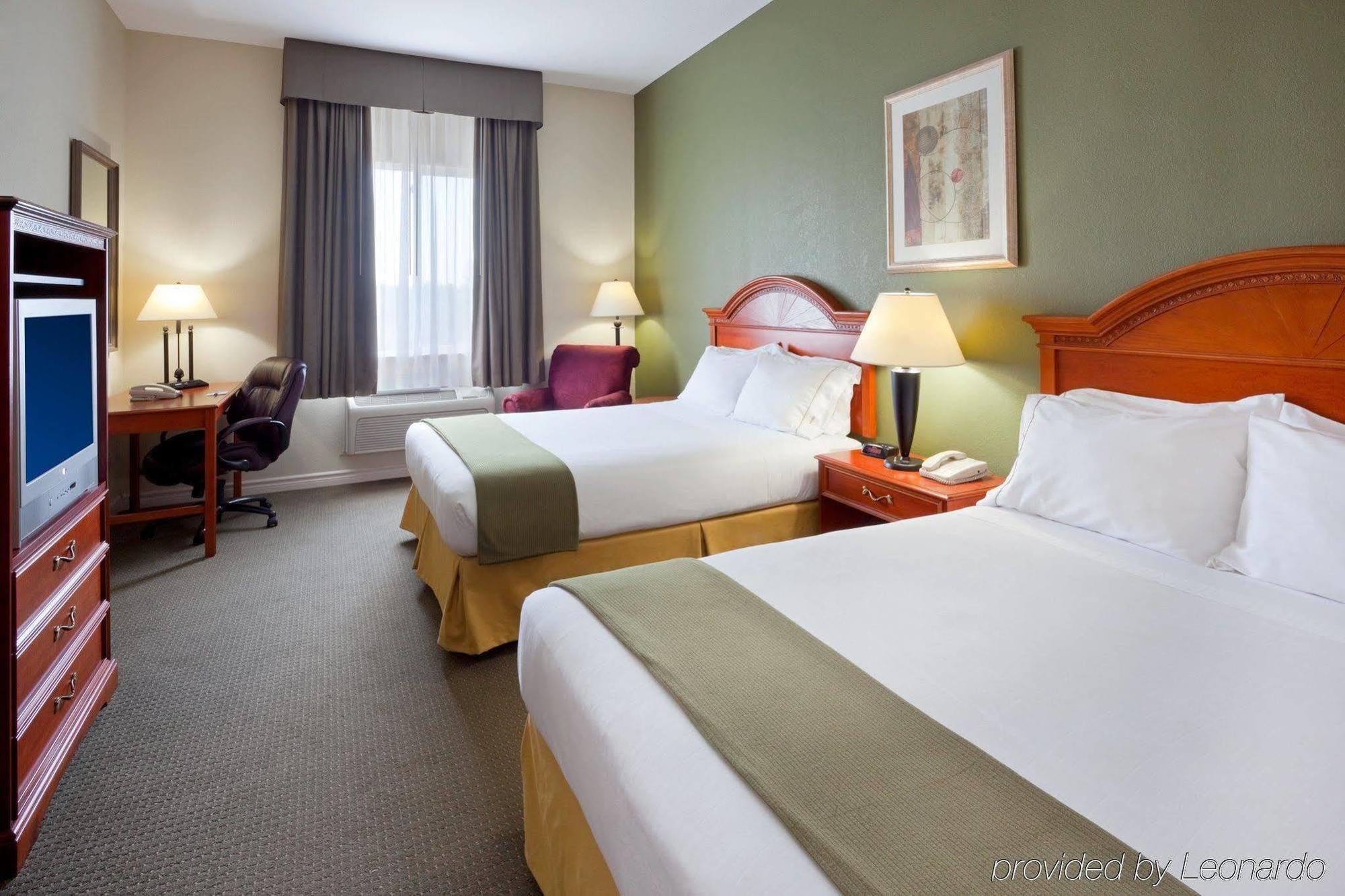 Holiday Inn Express Hotel & Suites 1000 Islands - Gananoque By Ihg Esterno foto