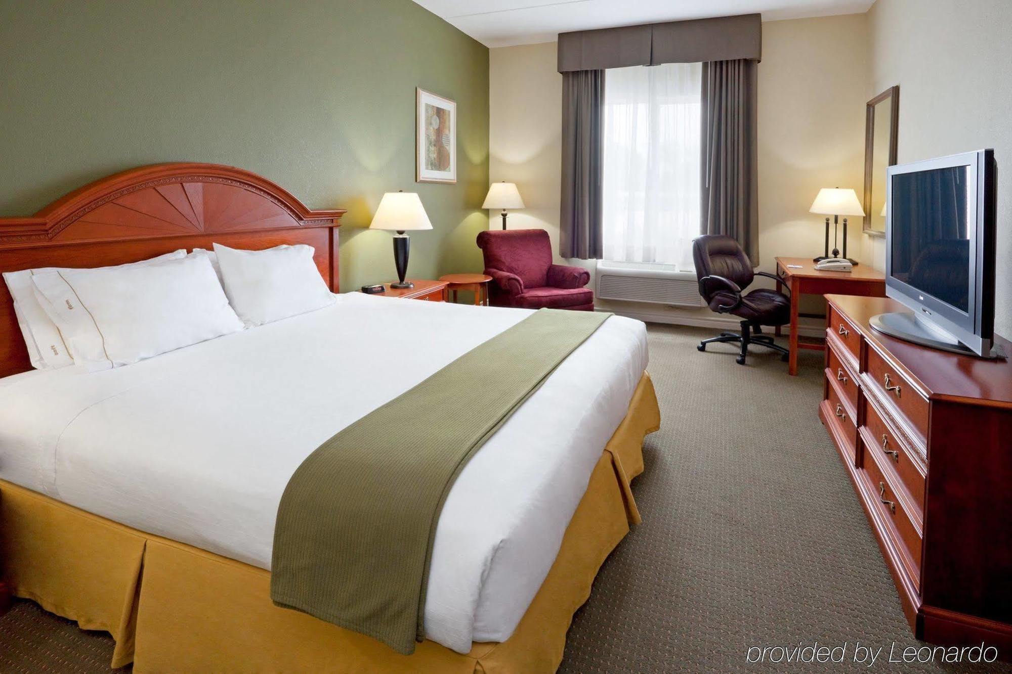 Holiday Inn Express Hotel & Suites 1000 Islands - Gananoque By Ihg Esterno foto