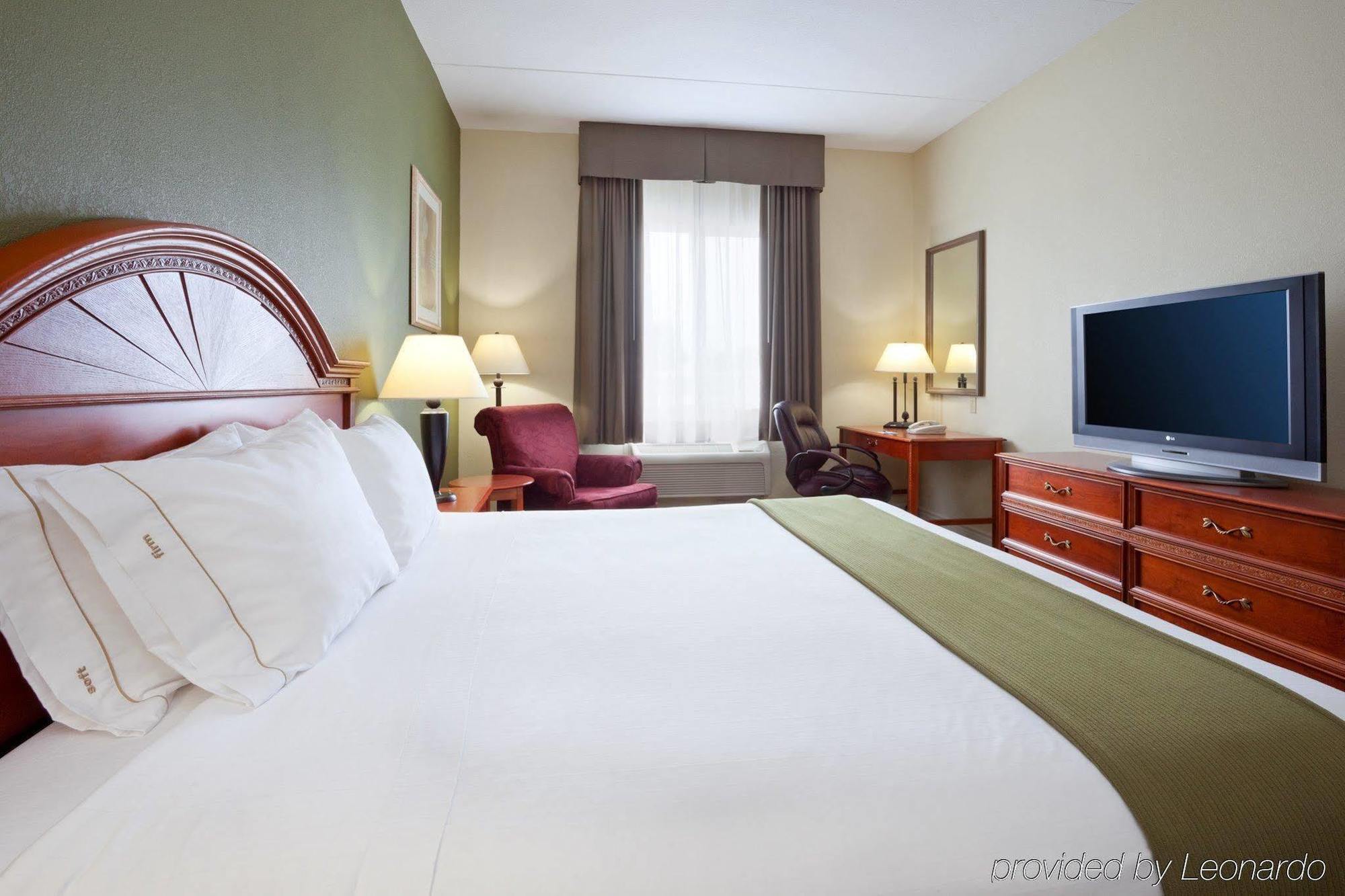 Holiday Inn Express Hotel & Suites 1000 Islands - Gananoque By Ihg Esterno foto