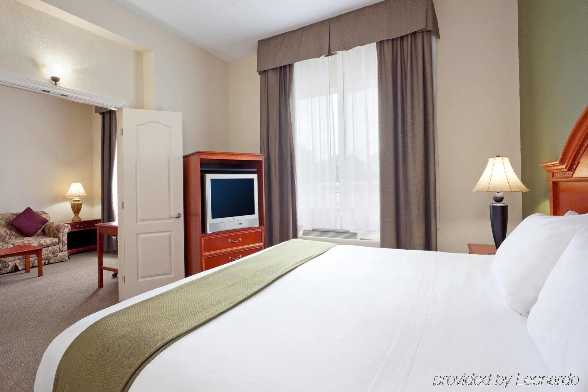 Holiday Inn Express Hotel & Suites 1000 Islands - Gananoque By Ihg Esterno foto