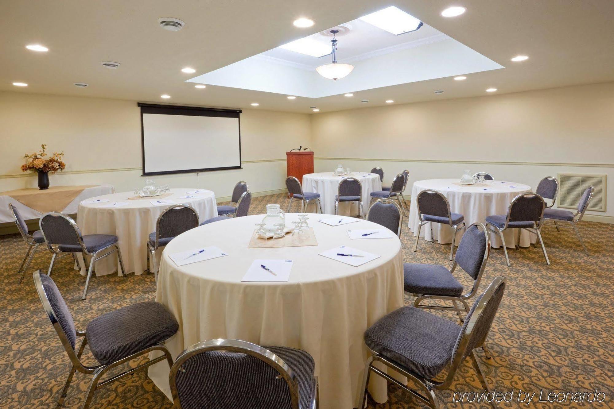 Holiday Inn Express Hotel & Suites 1000 Islands - Gananoque By Ihg Esterno foto